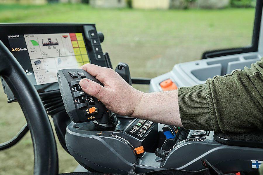 Valtra with drive lever can be driven fully automatically with just the lever, automatical shifting with pedals or fully manually where lever changes gears and pedals affect speed.